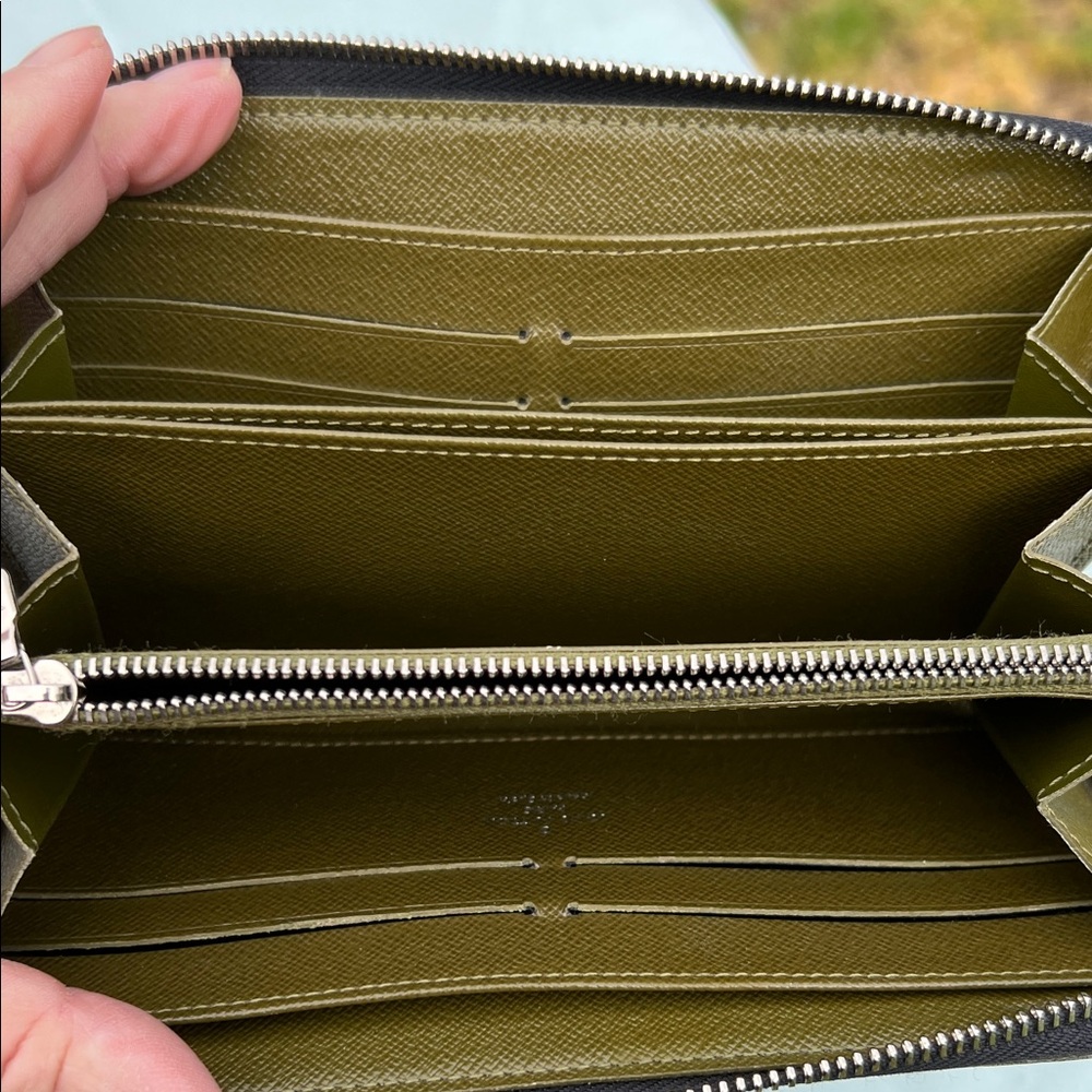 Louis Vuitton Black and Red Monogram Infrarouge Zippy Wallet - Picture 5 of 11